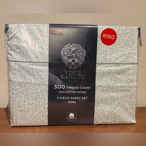 Vince Camuto King Sheet Set, 300 Thread Count. 100% Cotton Sateen - Soft Green